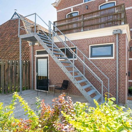 Sfeervol Verblijf In Oude Gemeentehuis Eenrum. 外观 照片