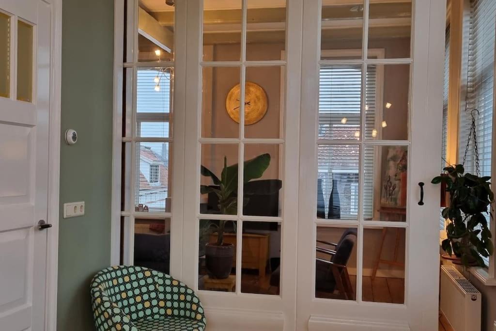 Sfeervol Verblijf In Oude Gemeentehuis Eenrum. 外观 照片