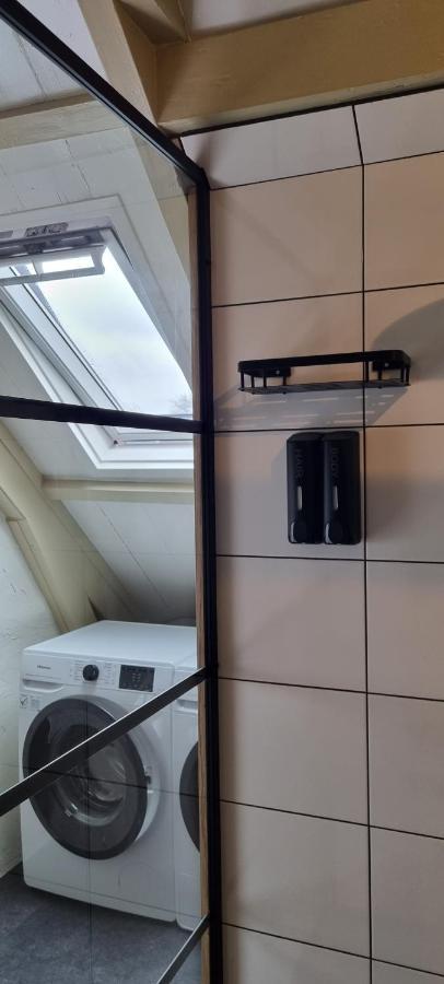 Sfeervol Verblijf In Oude Gemeentehuis Eenrum. 外观 照片