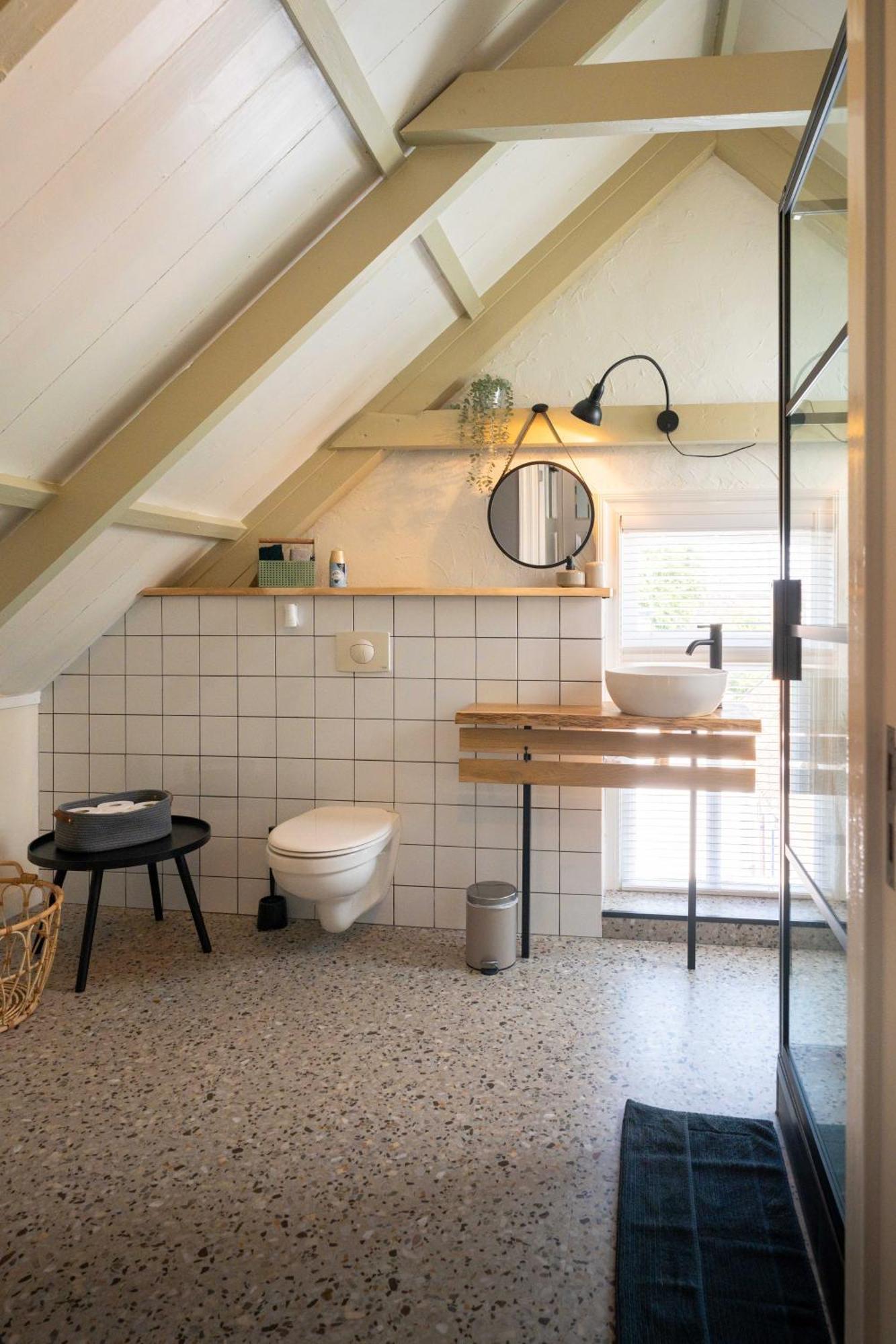 Sfeervol Verblijf In Oude Gemeentehuis Eenrum. 外观 照片